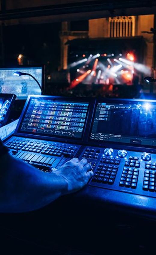 ChamSys MQ500M Lichtkonsole bei einer Live-Produktion